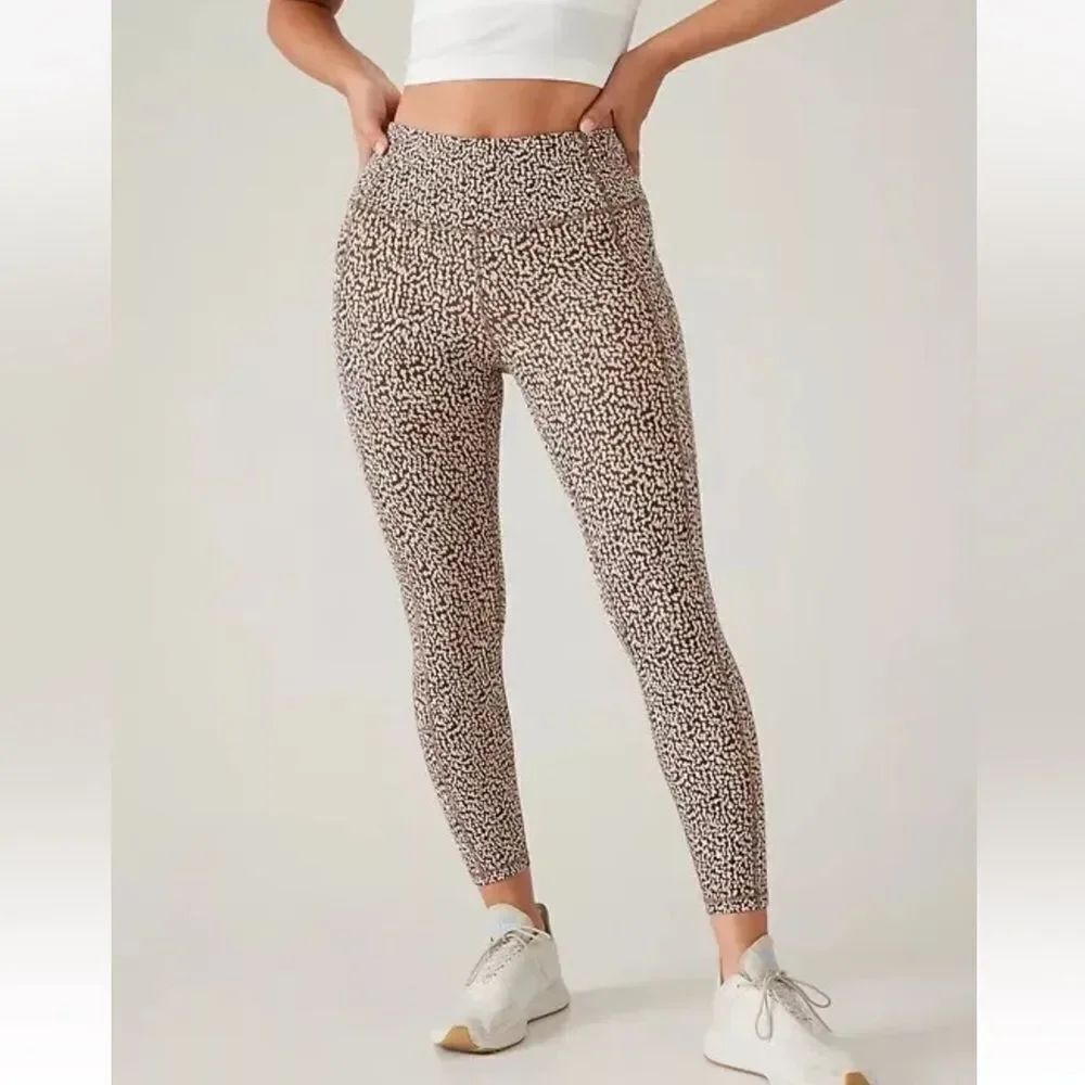 NWT New ATHLETA Ultimate Stash Textured Tight Camilla Brown Animal Print XS
